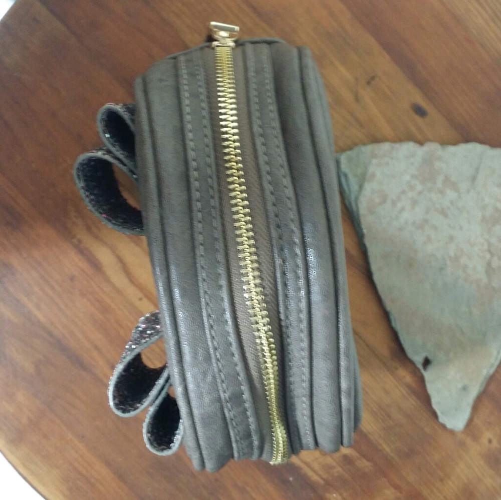 EUC Deux lux brown clutch with glitter bow - Picture 5 of 8